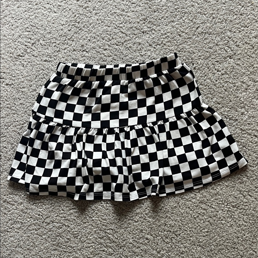 Pixielane skirt with built in shorts. Size 6.